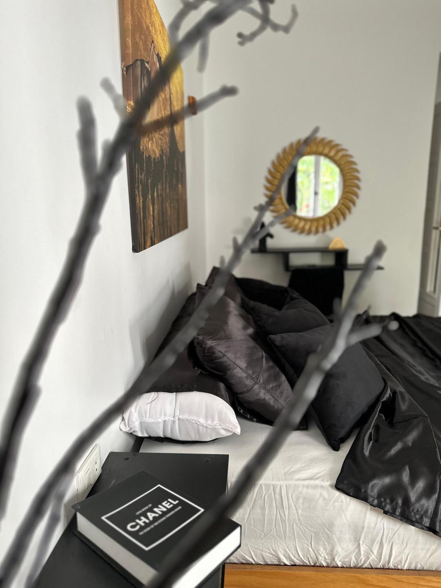Modern 1-Bedroom Apartment In Zamalek Visits Allowed Cairo Exterior foto